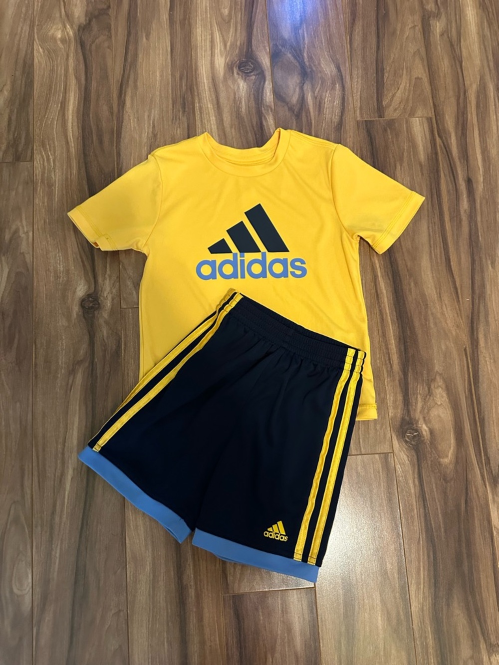 Boys adidas set size 4